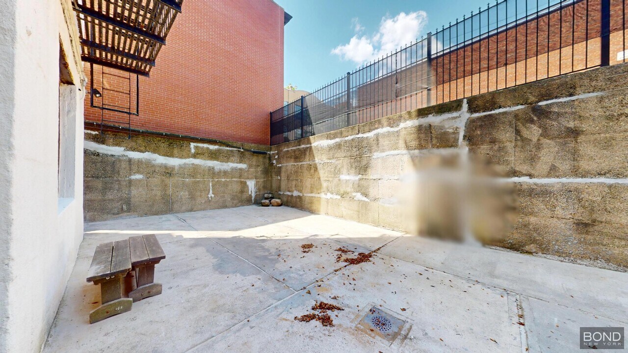 75 Pierrepont St in Brooklyn, NY - Building Photo
