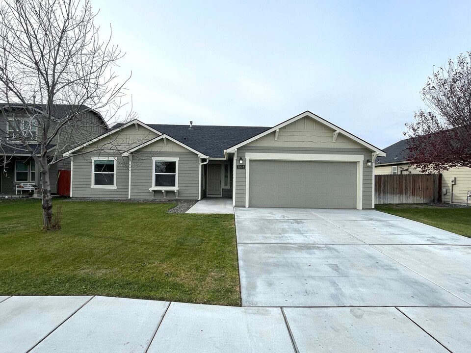 5802 Rio Grande Ln in Pasco, WA - Building Photo