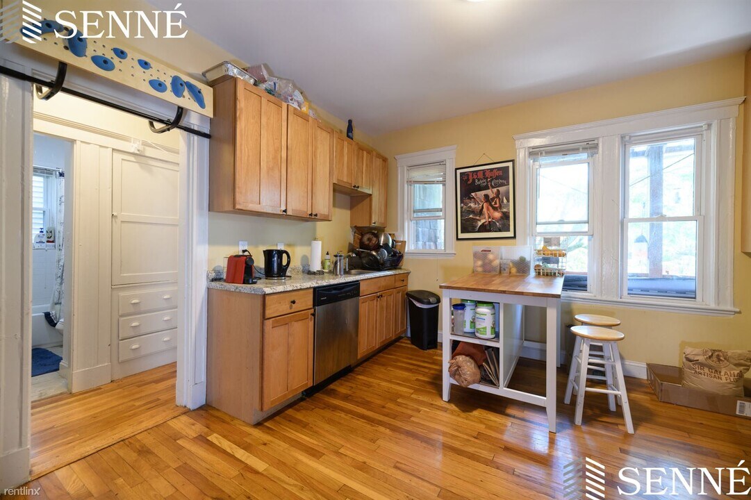 114 Elm St-Unit -Apt 2 in Cambridge, MA - Foto de edificio