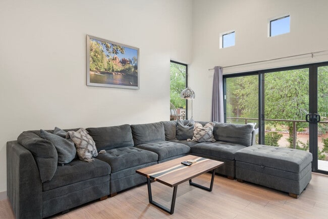 30 Moondance Ln