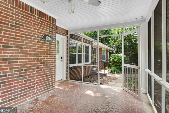 1194 Spring Valley Ln NE in Atlanta, GA - Building Photo - Building Photo