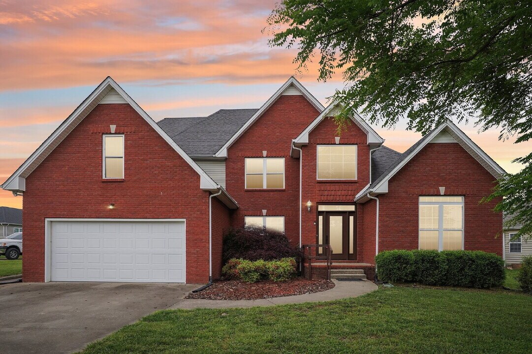 754 McClain Dr in Clarksville, TN - Building Photo
