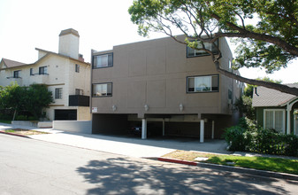 520 E Tujunga Ave in Burbank, CA - Building Photo - Building Photo