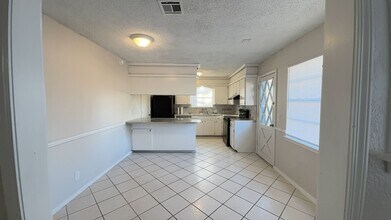 1112 W Oak Ridge Ct in Broken Arrow, OK - Building Photo - Building Photo