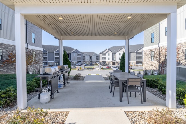 English Commons Apartments in Lynchburg, VA - Building Photo - Building Photo