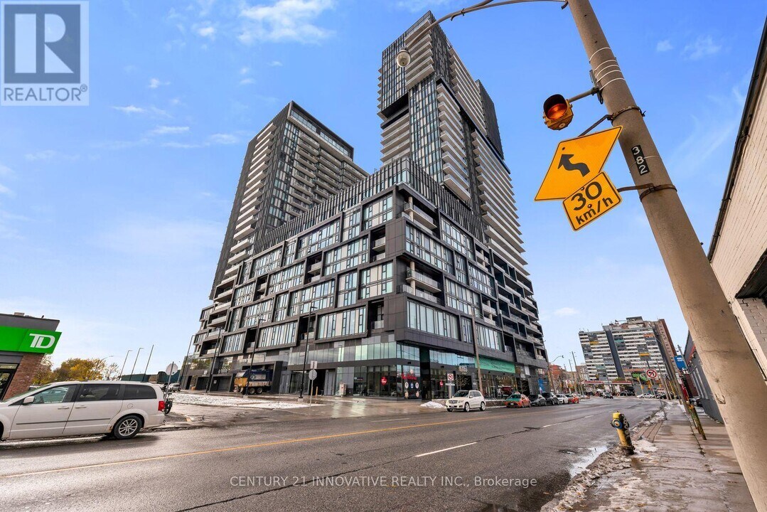 1285 Dupont St in Toronto, ON - Building Photo