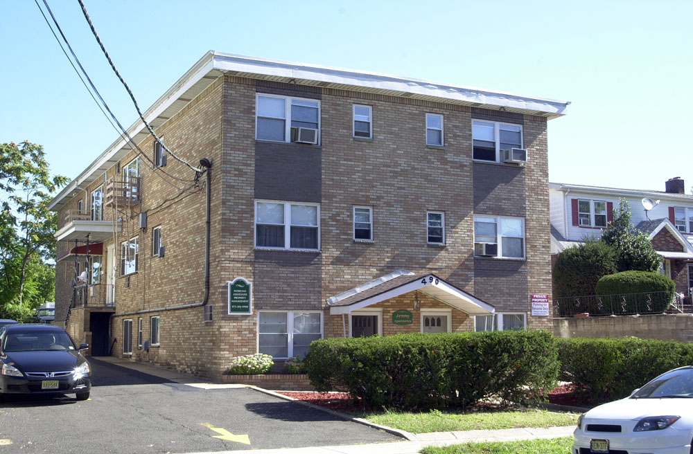 Crystal Apartments in Rutherford, NJ - Building Photo