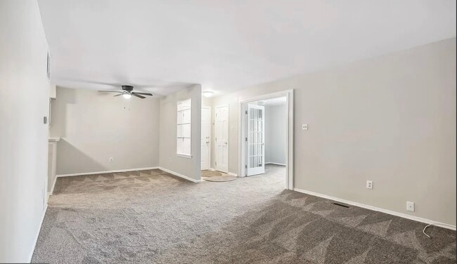 15 Devon Pl in Washington Township, NJ - Foto de edificio - Building Photo