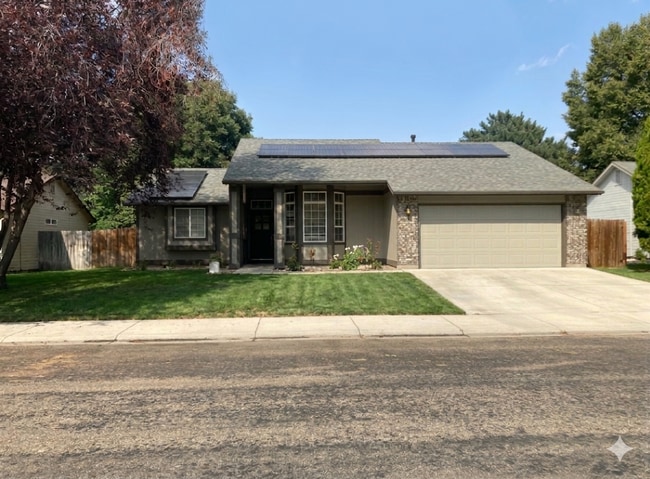 property at 162 W Woodbury Dr