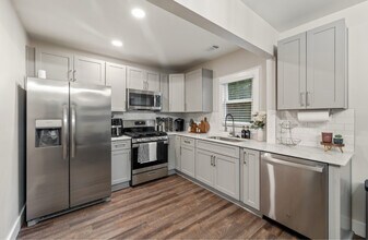 1133 Cascade Rd in Atlanta, GA - Building Photo - Building Photo