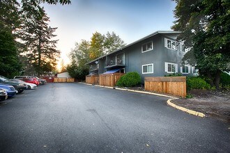 Powellhurst Apartments in Portland, OR - Building Photo - Building Photo