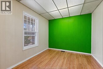 3168 Wyandotte St W in Windsor, ON - Building Photo - Building Photo