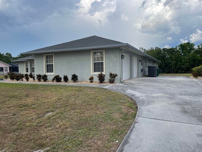 145 SW Hawthorne Cir in Port St. Lucie, FL - Building Photo - Building Photo