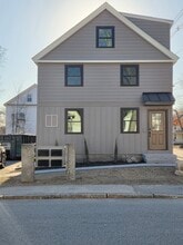 34 Union St, Unit B in Milford, NH - Building Photo - Building Photo