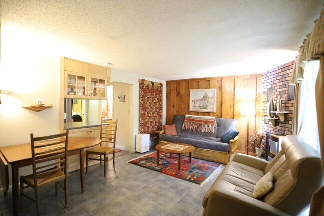 18 Windsor Hill Way in Waterville Valley, NH - Building Photo - Building Photo
