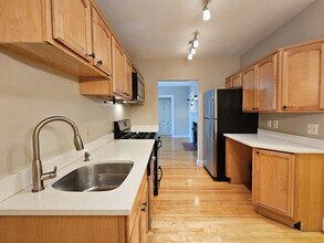 21 Chauncy St, Unit 7 in Cambridge, MA - Foto de edificio - Building Photo