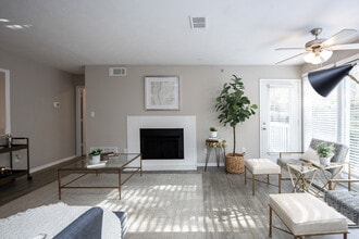 Webb Bridge Crossing in Alpharetta, GA - Foto de edificio - Interior Photo