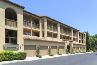 Estancia Apartment Homes in Irvine, CA - Foto de edificio - Building Photo