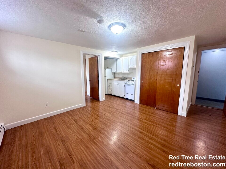 176 N Beacon St in Boston, MA - Building Photo