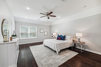 4908 McKinney St in Houston, TX - Foto de edificio - Building Photo
