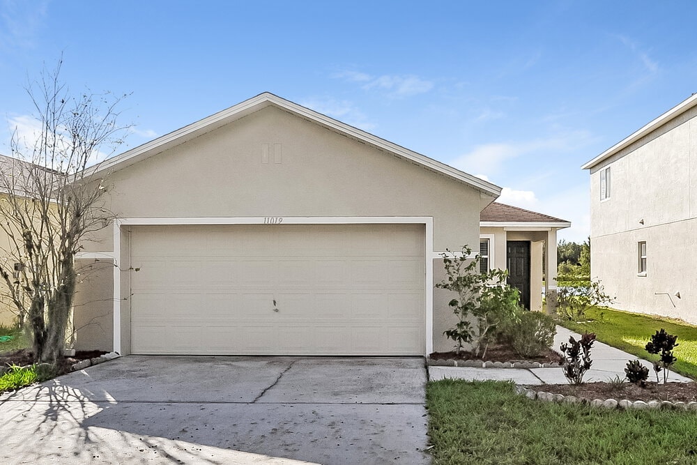 11019 Golden Silence Dr in Riverview, FL - Foto de edificio