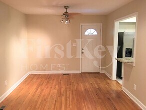 1976 E Starmount Way in Decatur, GA - Building Photo - Building Photo