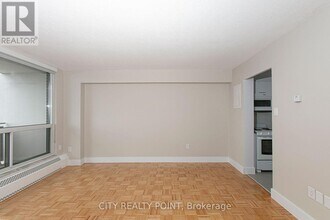666-666 Spadina Ave. in Toronto, ON - Building Photo - Building Photo
