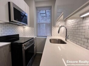 111 Park Dr, Unit 14 in Boston, MA - Building Photo - Building Photo