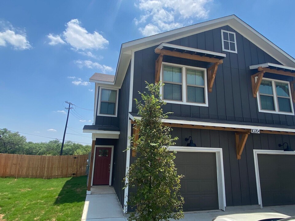 10204 Eaglewood Nook in San Antonio, TX - Building Photo