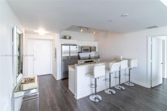 601 NE 36th St, Unit # 1002 in Miami, FL - Foto de edificio - Building Photo