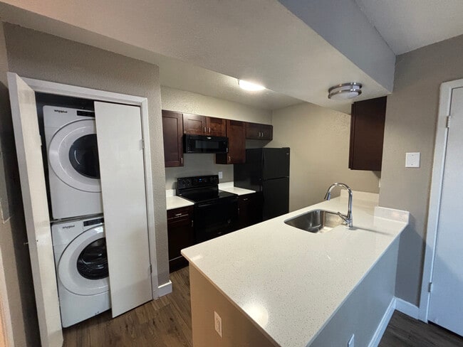 1400 Clarewood Dr