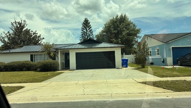 property at 1422 Myrna Ln