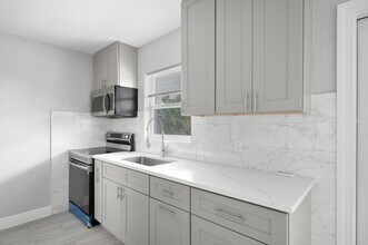 233 7th Ct in West Palm Beach, FL - Building Photo - Building Photo