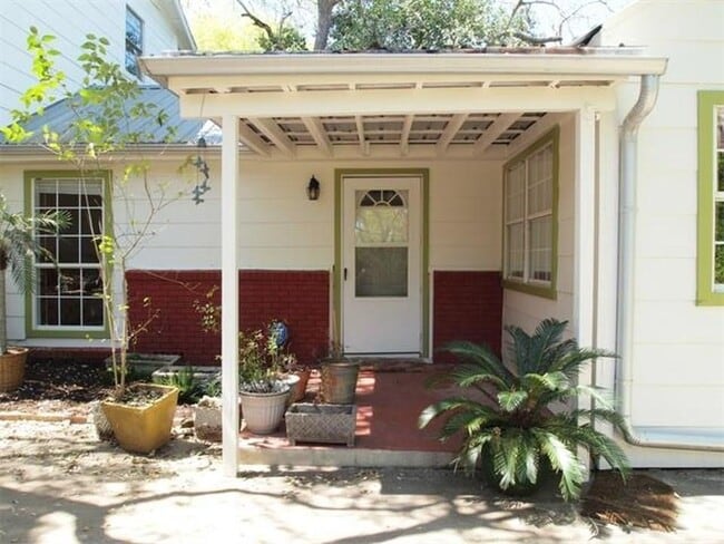 1124 Reagan Terrace in Austin, TX - Foto de edificio - Building Photo