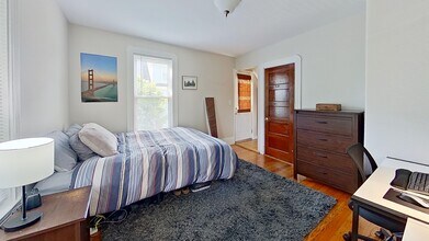 124 Cedar St, Unit 2 in Somerville, MA - Foto de edificio - Building Photo