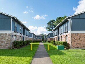 Barringer Square in Webster, TX - Building Photo - Building Photo