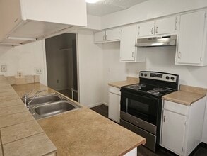 12327 W Village Dr in Houston, TX - Building Photo - Building Photo