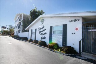 4050 4th St N in St. Petersburg, FL - Building Photo