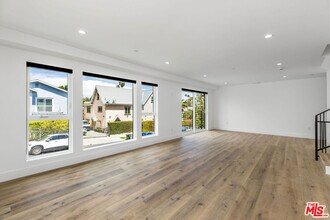 4452 Clinton St in Los Angeles, CA - Building Photo - Building Photo