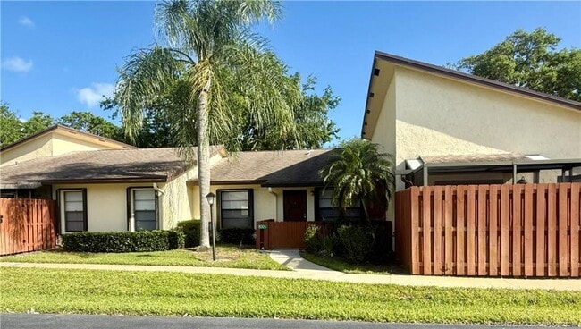 property at 8005 SE Villa Cir