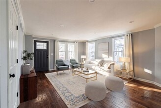 7 Beardsley St in Fairport, NY - Building Photo - Building Photo