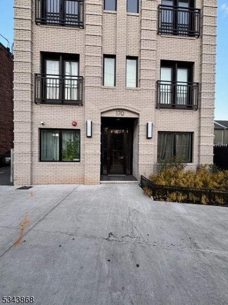 170 Myrtle Ave in Passaic, NJ - Building Photo