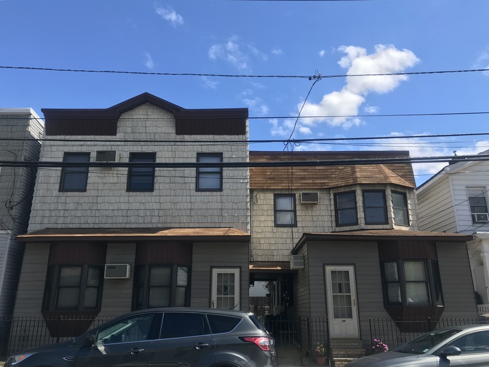 102 Prospect Ave in Bayonne, NJ - Building Photo