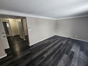 11431 Hempstead Rd in Garfield Heights, OH - Building Photo - Building Photo