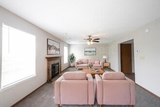 10325 Liverpool Way in Indianapolis, IN - Foto de edificio - Building Photo