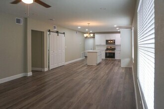3703 Market St in Houston, TX - Building Photo - Building Photo
