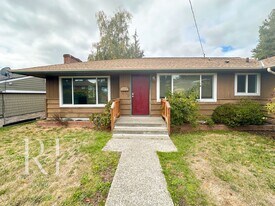 1701 Pitt Ave in Bremerton, WA - Building Photo