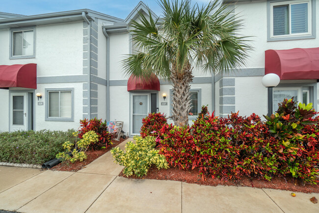 527 Seaport Blvd in Cape Canaveral, FL - Building Photo - Building Photo