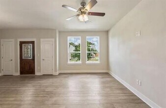 204 Emma Dr in Lewisville, TX - Building Photo - Building Photo