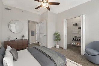 Lynbrook Apartments and Townhomes in Elkhorn, NE - Foto de edificio - Building Photo